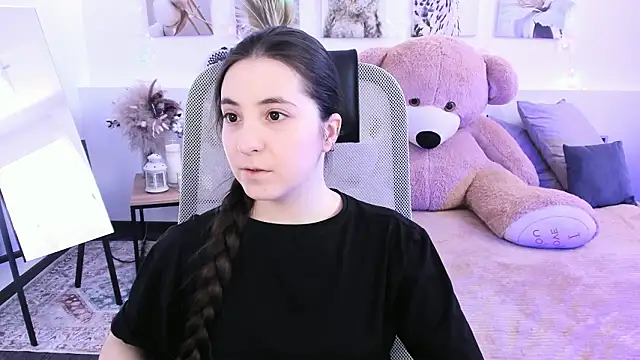 Snapshot of VirtuallVoyant chatting on 03/10/26, 06:51 VirtuallVoyant online show from 03/10/26, 06:51