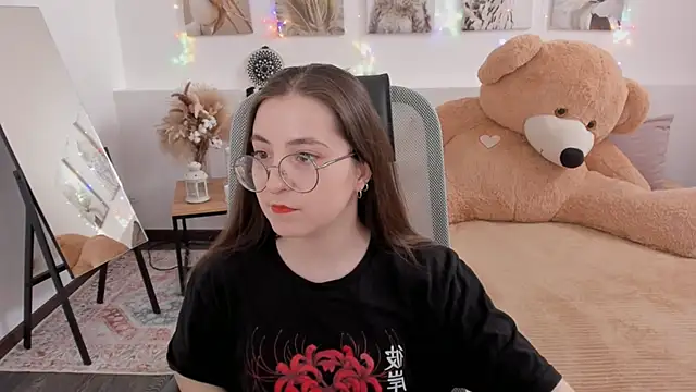 Snapshot of VirtuallVoyant chatting on 03/27/26, 06:52 VirtuallVoyant online show from 03/27/26, 06:52