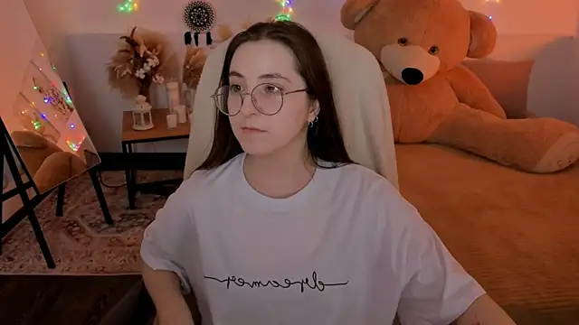 Snapshot of VirtuallVoyant chatting on 03/28/26, 01:27 VirtuallVoyant online show from 03/28/26, 01:27