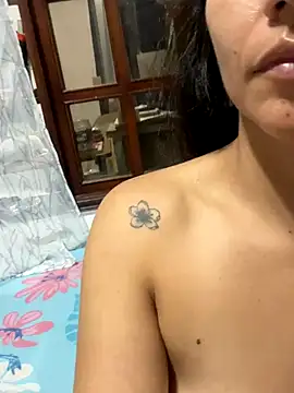 Snapshot of Huitaca_ chatting on 10/16/25, 03:18 Huitaca  online show from 10/16/25, 03:18