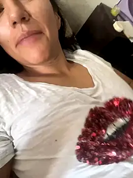 Snapshot of Huitaca_ chatting on 10/26/25, 02:23 Huitaca  online show from 10/26/25, 02:23