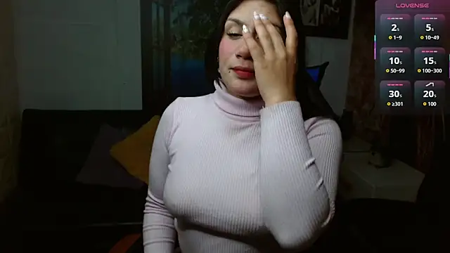 gigi gilt  online show from 11/16/25, 04:07