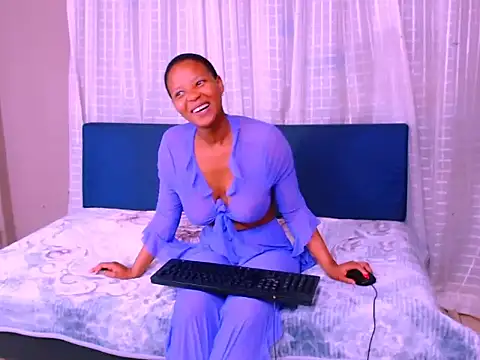 Snapshot of ebonypretty4u69 chatting on 09/13/25, 05:40 ebonypretty4u69 online show from 09/13/25, 05:40