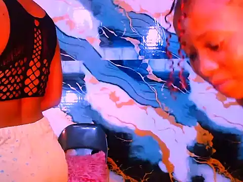 Snapshot of ebonypretty4u69 chatting on 11/14/25, 05:33 ebonypretty4u69 online show from 11/14/25, 05:33