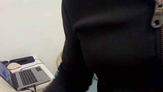 Swegay12-Exhi online show from 10/28/25, 04:09