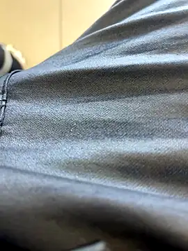 Snapshot of kamo012000 chatting on 10/13/25, 08:03 kamo012000 online show from 10/13/25, 08:03