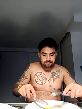 Snapshot of Maximo_cum27 chatting on 03/22/26, 05:00 Maximo cum27 online show from 03/22/26, 05:00
