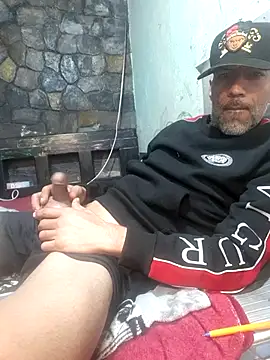 Snapshot of elvergu666 chatting on 11/18/25, 04:22 elvergu666 online show from 11/18/25, 04:22