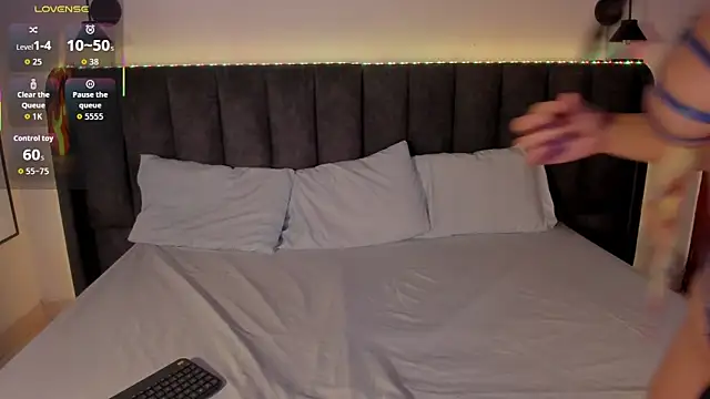 Sophie Smith19  online show from 02/24/26, 02:15