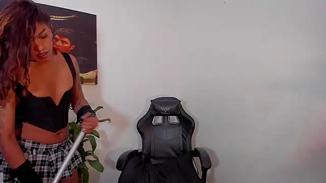 Snapshot of cam11_07 chatting on 02/21/26, 12:00 cam11 07 online show from 02/21/26, 12:00