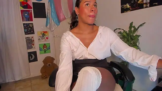 Snapshot of cam11_07 chatting on 03/22/26, 08:34 cam11 07 online show from 03/22/26, 08:34