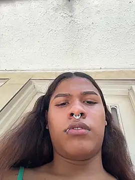 Snapshot of cam11_07 chatting on 04/12/26, 06:35 cam11 07 online show from 04/12/26, 06:35