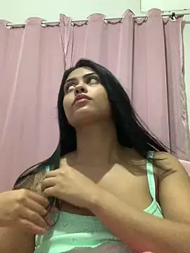 Snapshot of afroditii chatting on 11/06/25, 01:17 afroditii online show from 11/06/25, 01:17