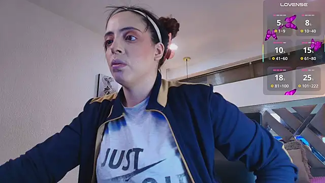 Snapshot of Rossi_ss1 chatting on 10/29/25, 03:42 Rossi ss1 online show from 10/29/25, 03:42