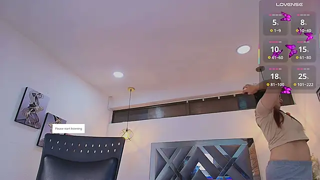 Snapshot of Rossi_ss1 chatting on 11/18/25, 04:17 Rossi ss1 online show from 11/18/25, 04:17