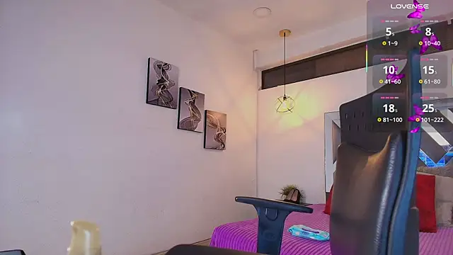 Snapshot of Rossi_ss1 chatting on 11/22/25, 04:33 Rossi ss1 online show from 11/22/25, 04:33