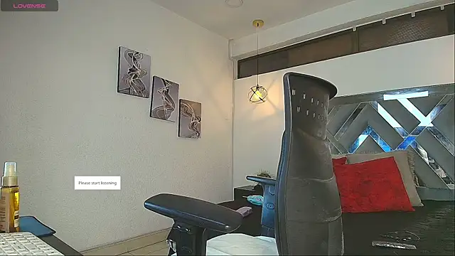 Snapshot of Rossi_ss1 chatting on 11/25/25, 04:01 Rossi ss1 online show from 11/25/25, 04:01