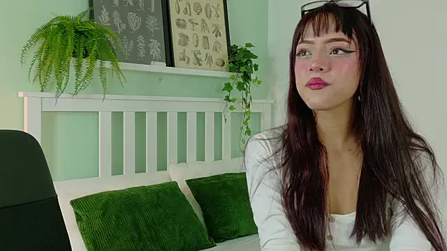 Taylorsmitth  online show from 10/15/25, 12:16