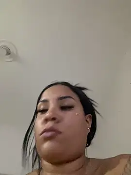 Snapshot of MarianaaSantos chatting on 06/18/26, 04:57 MarianaaSantos online show from 06/18/26, 04:57