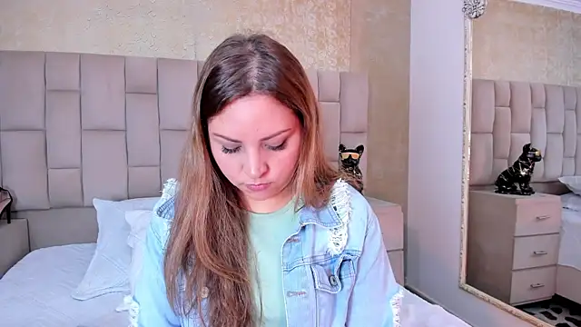 cloesummerr  online show from 10/11/25, 01:09