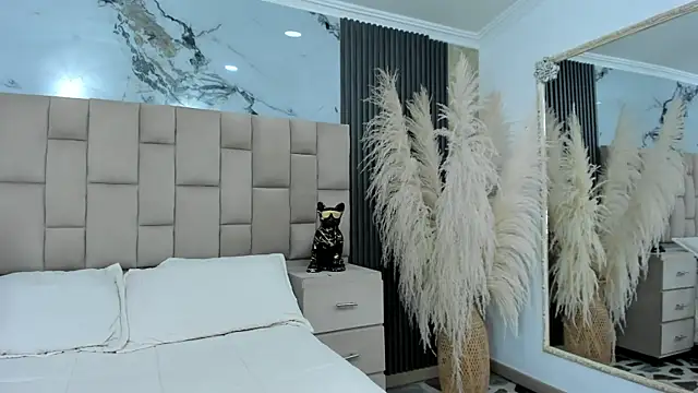 cloesummerr  online show from 04/15/26, 07:58