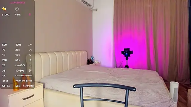 Snapshot of Clarity_Yumi chatting on 11/19/25, 02:55 Clarity Yumi online show from 11/19/25, 02:55