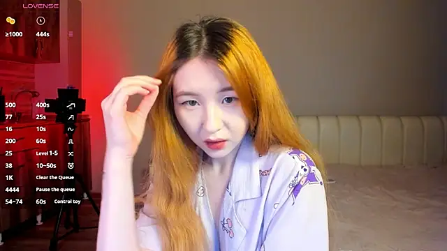 Snapshot of Clarity_Yumi chatting on 11/30/25, 12:09 Clarity Yumi online show from 11/30/25, 12:09