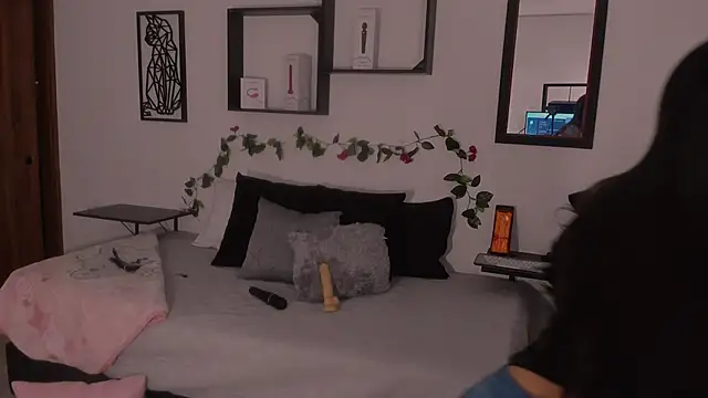 Mia 1120 online show from 09/29/25, 06:13