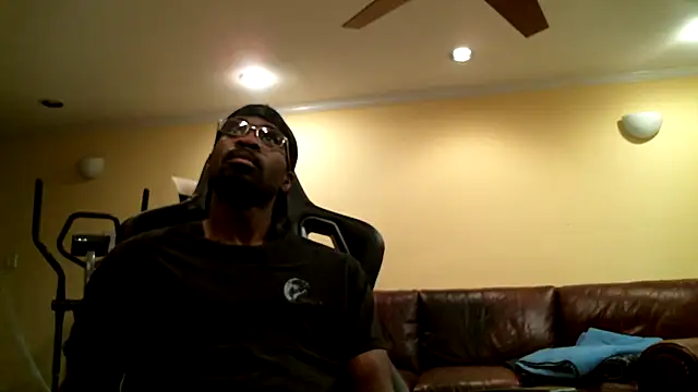 Snapshot of james421__ chatting on 04/24/26, 04:15 james421 online show from 04/24/26, 04:15