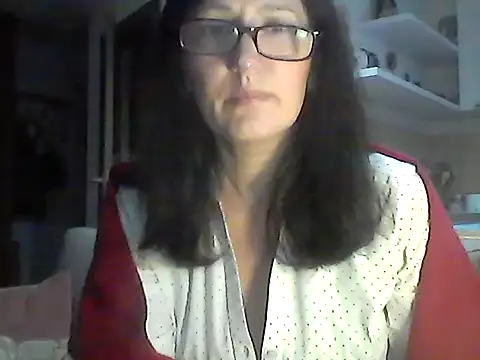 Snapshot of Elena48324 chatting on 12/19/25, 08:32 Elena48324 online show from 12/19/25, 08:32