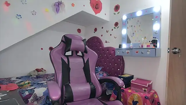 Snapshot of soffy_rosses chatting on 10/21/25, 02:01 soffy rosses online show from 10/21/25, 02:01