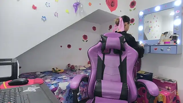 Snapshot of soffy_rosses chatting on 10/24/25, 03:58 soffy rosses online show from 10/24/25, 03:58