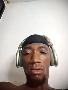 Snapshot of Jhoan_Simply chatting on 04/25/26, 01:08 Jhoan Simply online show from 04/25/26, 01:08