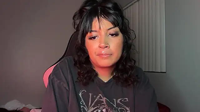 Snapshot of pressuremami chatting on 09/16/25, 04:13 pressuremami online show from 09/16/25, 04:13