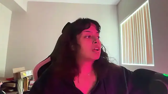 Snapshot of pressuremami chatting on 10/16/25, 05:58 pressuremami online show from 10/16/25, 05:58