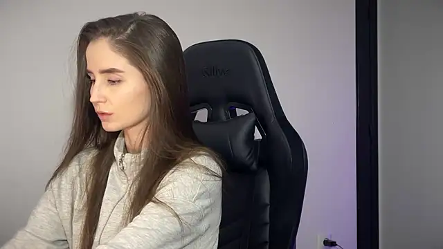 Snapshot of s_meow chatting on 12/19/25, 08:38 s meow online show from 12/19/25, 08:38