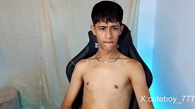 Snapshot of Danny_cute_05 chatting on 03/15/26, 01:11 Danny cute 05 online show from 03/15/26, 01:11