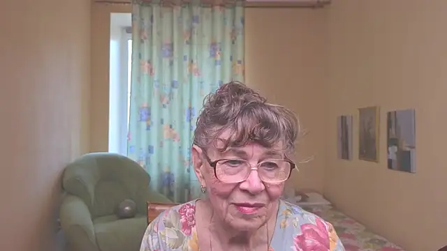 Snapshot of Betty_Brick chatting on 05/02/26, 11:48 Betty Brick online show from 05/02/26, 11:48
