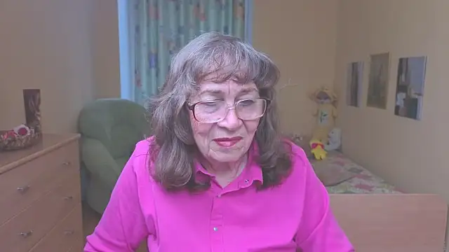 Snapshot of Betty_Brick chatting on 05/14/26, 03:41 Betty Brick online show from 05/14/26, 03:41