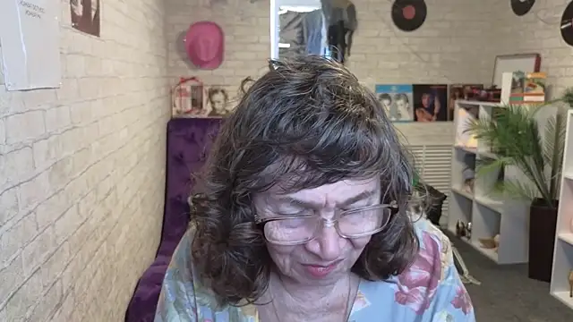 Snapshot of Betty_Brick chatting on 05/20/26, 07:47 Betty Brick online show from 05/20/26, 07:47