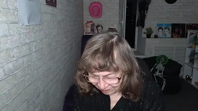 Snapshot of Betty_Brick chatting on 05/22/26, 06:02 Betty Brick online show from 05/22/26, 06:02