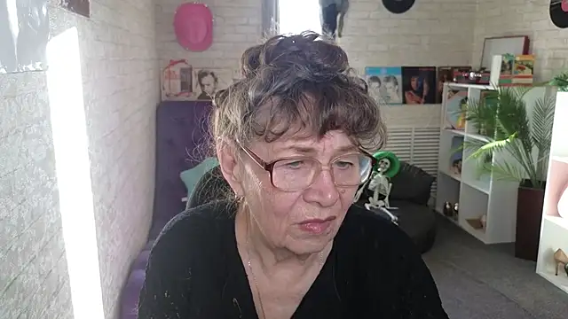 Snapshot of Betty_Brick chatting on 05/23/26, 03:27 Betty Brick online show from 05/23/26, 03:27