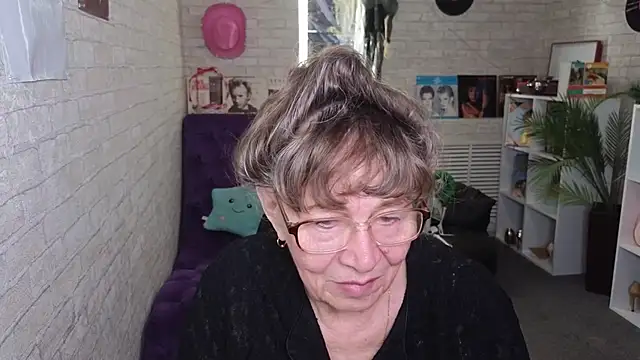 Snapshot of Betty_Brick chatting on 05/24/26, 03:17 Betty Brick online show from 05/24/26, 03:17