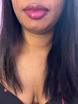 Snapshot of tamil_Aarathi chatting on 06/10/26, 05:23 tamil Aarathi online show from 06/10/26, 05:23