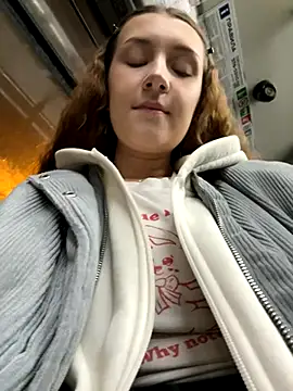 Snapshot of katexxxx chatting on 11/07/25, 04:51 katexxxx online show from 11/07/25, 04:51