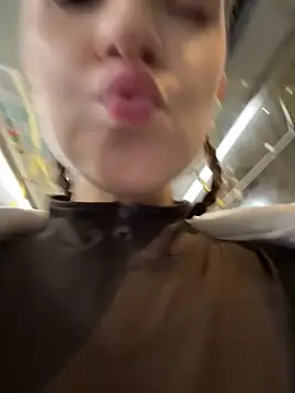 Snapshot of katexxxx chatting on 11/19/25, 05:57 katexxxx online show from 11/19/25, 05:57