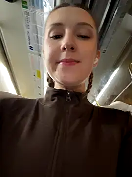 Snapshot of katexxxx chatting on 11/21/25, 06:50 katexxxx online show from 11/21/25, 06:50