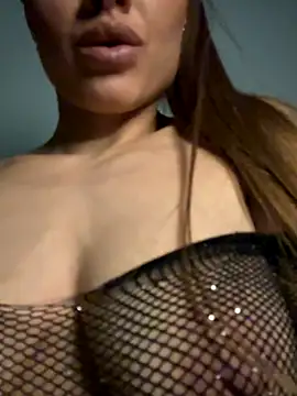 Snapshot of YourJolie chatting on 10/21/25, 12:22 YourJolie online show from 10/21/25, 12:22