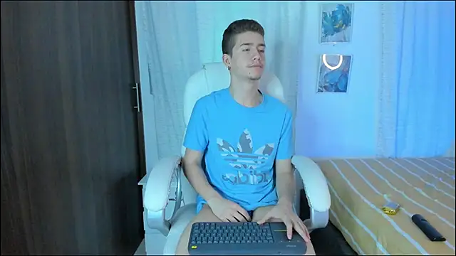 Snapshot of ThiagooJames chatting on 09/13/25, 02:44 ThiagooJames online show from 09/13/25, 02:44