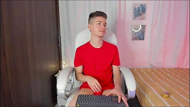 Snapshot of ThiagooJames chatting on 09/20/25, 03:18 ThiagooJames online show from 09/20/25, 03:18